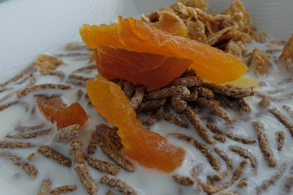 Gedroogde mango is een lekkere en gezonde snack.